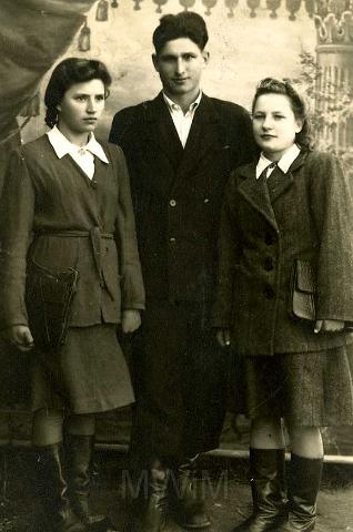 KKE 3691.jpg - Koleżanki Jadwigi Kulikowskiej - Anna i Stanisława, 10 październik 1948 r.